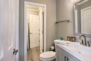 < 1 Mi to Beach: Hilton Head Condo w/ Pool Access!