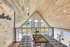 Blue Ridge Mountain-view Cabin w/ Hot Tub & Deck!