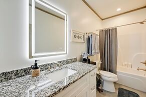 Blue Ridge Mountain-view Cabin w/ Hot Tub & Deck!