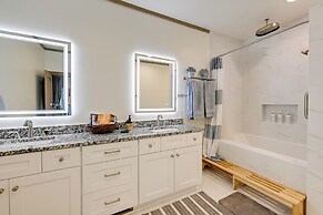 Blue Ridge Mountain-view Cabin w/ Hot Tub & Deck!