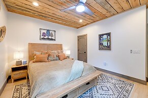 Blue Ridge Mountain-view Cabin w/ Hot Tub & Deck!