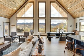 Blue Ridge Mountain-view Cabin w/ Hot Tub & Deck!