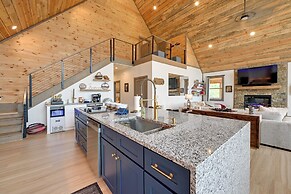 Blue Ridge Mountain-view Cabin w/ Hot Tub & Deck!