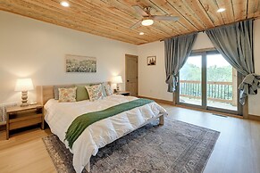 Blue Ridge Mountain-view Cabin w/ Hot Tub & Deck!