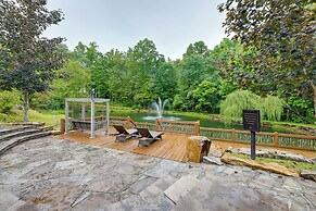 Blue Ridge Mountain-view Cabin w/ Hot Tub & Deck!