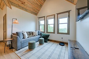 Blue Ridge Mountain-view Cabin w/ Hot Tub & Deck!