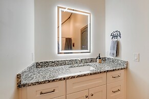 Blue Ridge Mountain-view Cabin w/ Hot Tub & Deck!