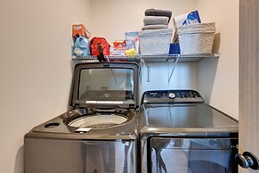 Blue Ridge Mountain-view Cabin w/ Hot Tub & Deck!