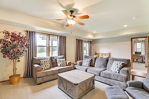 Resort-style Amenities: Home 10 Mi to Galena!