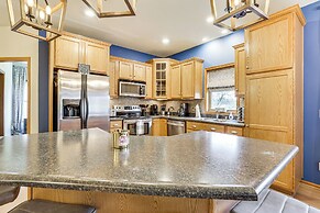 Resort-style Amenities: Home 10 Mi to Galena!