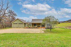 Resort-style Amenities: Home 10 Mi to Galena!