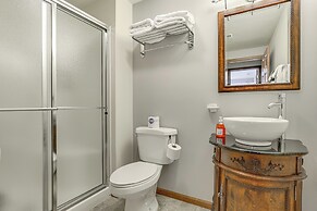 Resort-style Amenities: Home 10 Mi to Galena!