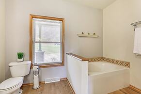 Resort-style Amenities: Home 10 Mi to Galena!