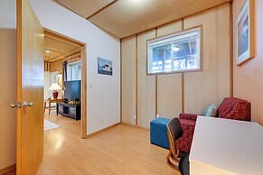 1 Mi to Burfoot Park: Olympia Apt w/ Scenic Views