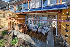 1 Mi to Burfoot Park: Olympia Apt w/ Scenic Views