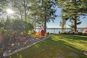 1 Mi to Burfoot Park: Olympia Apt w/ Scenic Views