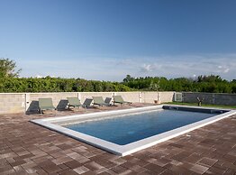 House Rose With Garden and Pool
