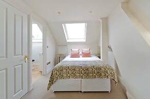 Beautiful Family House With Garden in Queen s Park