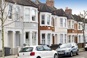Beautiful Family House With Garden in Queen s Park