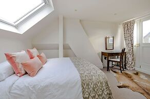 Beautiful Family House With Garden in Queen s Park