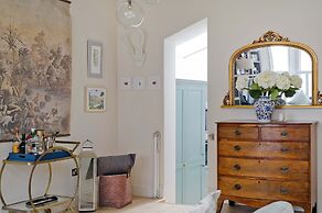Beautiful Family House With Garden in Queen s Park