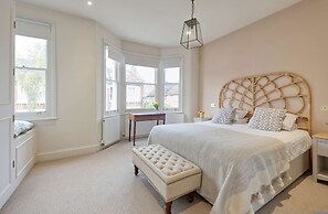 Beautiful Family House With Garden in Queen s Park
