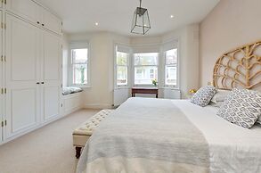 Beautiful Family House With Garden in Queen s Park