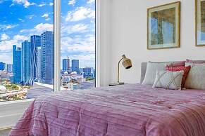 Relaxing Retreat With Pool and Bay Views