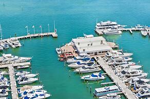 Relaxing Retreat With Pool and Bay Views