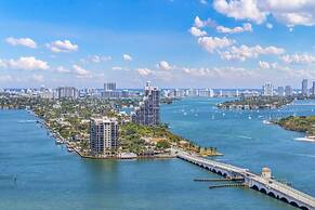 Relaxing Retreat With Pool and Bay Views