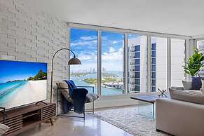 Relaxing Retreat With Pool and Bay Views