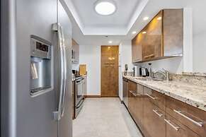 Relaxing Retreat With Pool and Bay Views