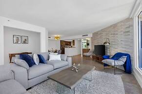 Relaxing Retreat With Pool and Bay Views