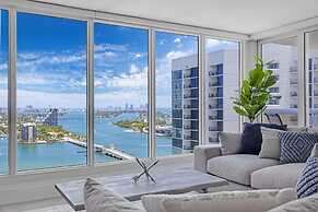 Relaxing Retreat With Pool and Bay Views