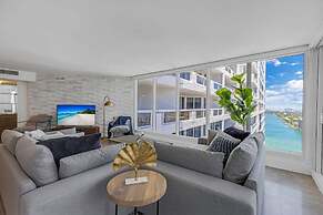 Relaxing Retreat With Pool and Bay Views