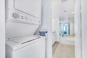 Relaxing Retreat With Pool and Bay Views