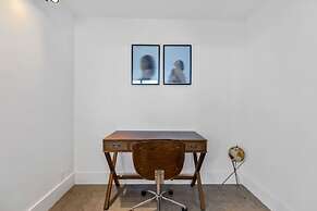 Relaxing Retreat With Pool and Bay Views