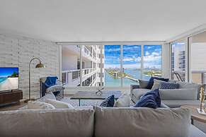 Relaxing Retreat With Pool and Bay Views