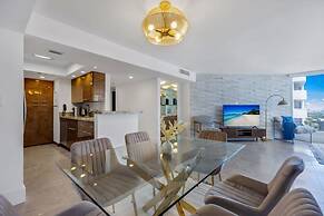 Relaxing Retreat With Pool and Bay Views