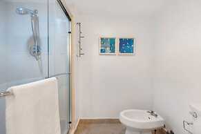 Relaxing Retreat With Pool and Bay Views