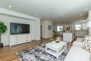 Private Bedroom With Bathroom Central Location