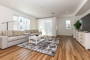 Private Bedroom With Bathroom Central Location