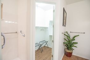 Cozy Granville Retreat W/ Modern Amenities 3 Bedroom Home