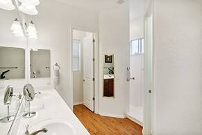 Cozy Granville Retreat W/ Modern Amenities 3 Bedroom Home