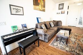 Cozy Granville Retreat W/ Modern Amenities 3 Bedroom Home