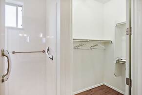 Cozy Granville Retreat W/ Modern Amenities 3 Bedroom Home