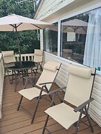 2 Bed Lodge - Sleeps 5 - Parking - Pets - Wifi