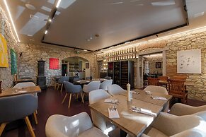 Barka Galéria Hotel és Étterem