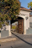 Barka Galéria Hotel és Étterem