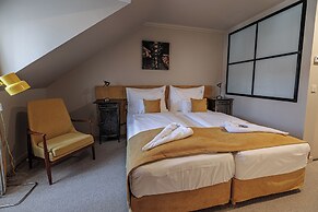 Barka Galéria Hotel és Étterem